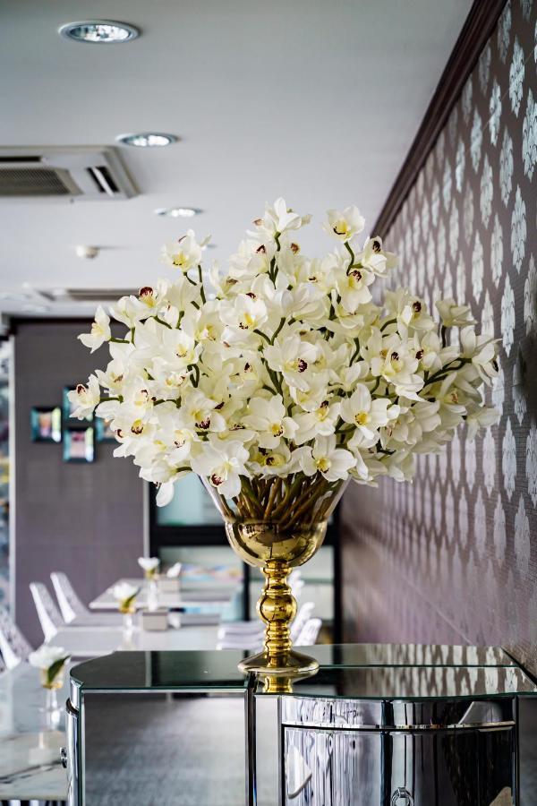 נונטאבורי Lux Boutique Hotel מראה חיצוני תמונה